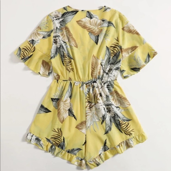 Plus Tropical Print Ruffle Hem Romper - Picture 2 of 3